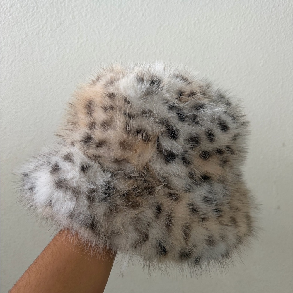House of Harlow Faux Fur Leopard Print Bucket Hat